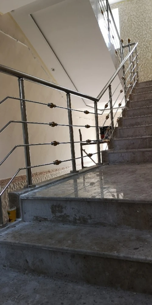 Rampe d'escalier inox et cabine douche