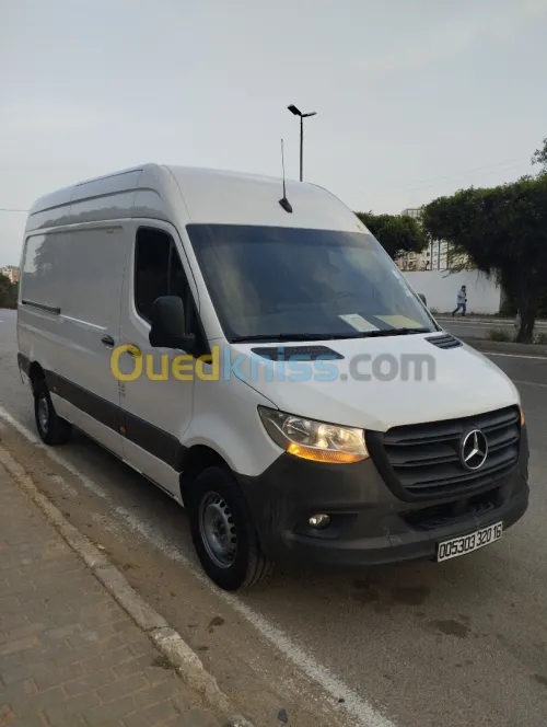 Mercedes Sprinter 2020 Surélevé chassis moyen