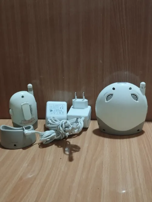 Babyphone complet (unité bébé + unité parents + adaptateurs).