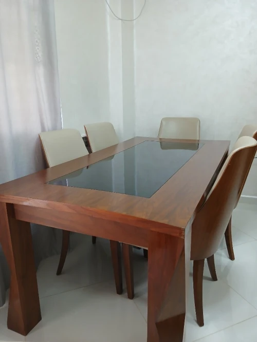 Table de salon avec 6 chaise 