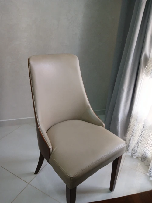 Table de salon avec 6 chaise 