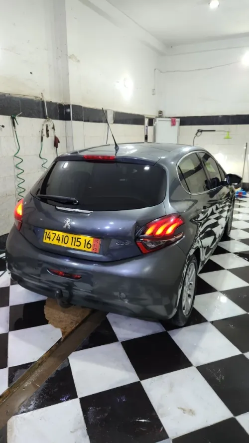 Peugeot 208 2015 Allure