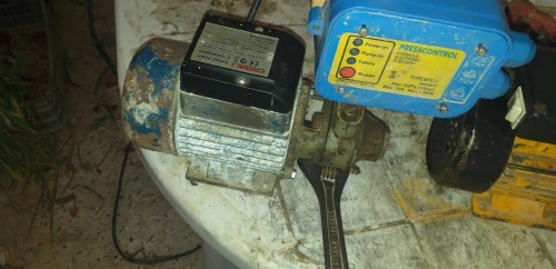Pompe a eau( Surpresseur )+ Cerveau.