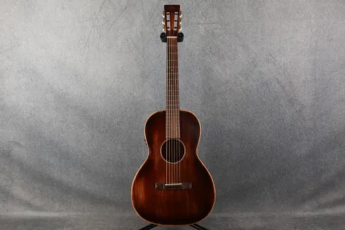 Guitare Sigma 00M-15SE-AGED guitare électro-acoustique folk avec housse