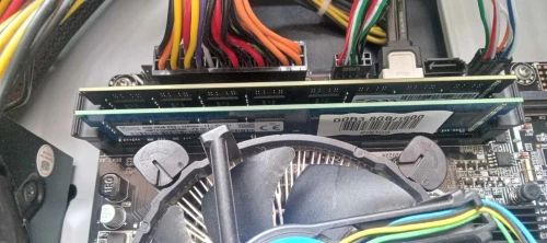 GTX660 MSI; I5 4eme Gen, 16gb Ram, HDD, Graveur, Ecran + Clavier
