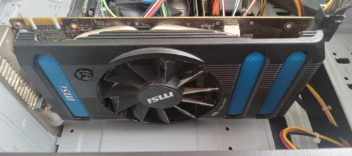 GTX660 MSI; I5 4eme Gen, 16gb Ram, HDD, Graveur, Ecran + Clavier