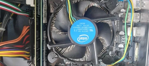 GTX660 MSI; I5 4eme Gen, 16gb Ram, HDD, Graveur, Ecran + Clavier
