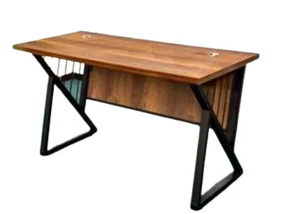 bureau mélaminé avec pieds métalliques solides et un caisson à 3 tiroirs