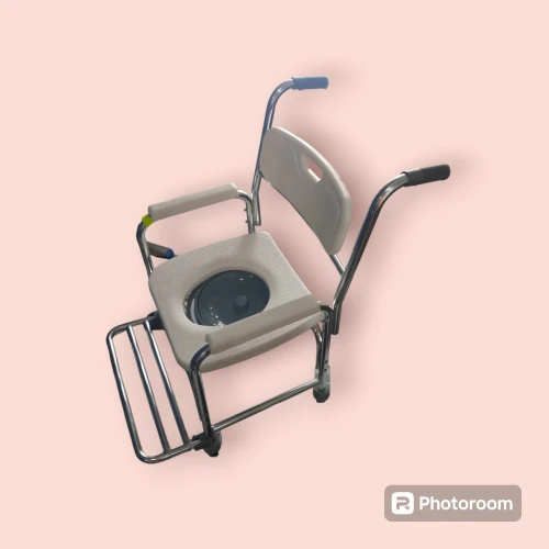 Chaise de douche et toilettes 