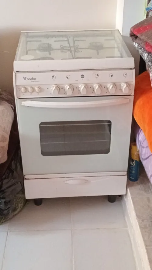 machine à laver et cuisinière 