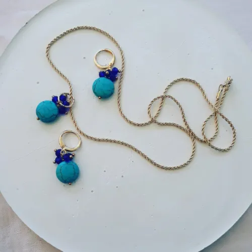 Collier et boucles d'oreilles 