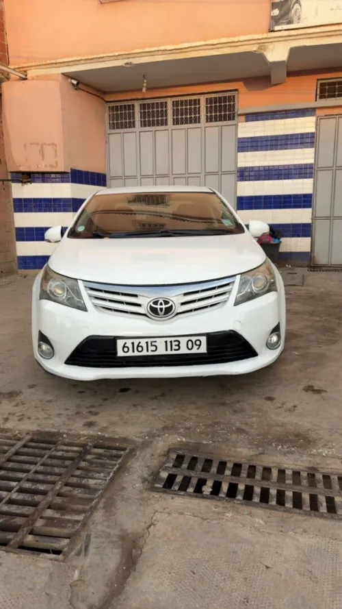 Toyota Avensis 2013 White édition
