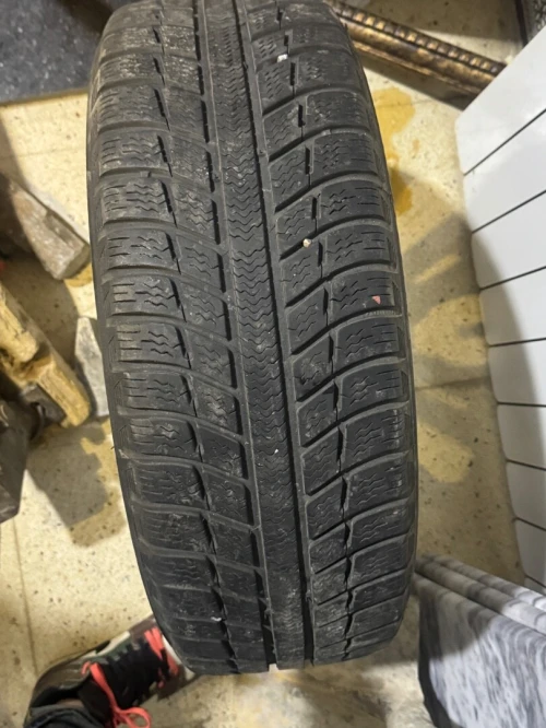 Quatre. Roues et quatre pneus Michelin, Peugeot 406