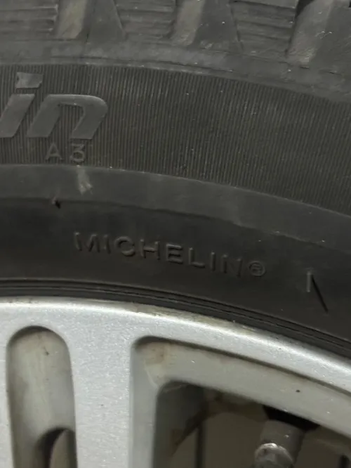 Quatre. Roues et quatre pneus Michelin, Peugeot 406