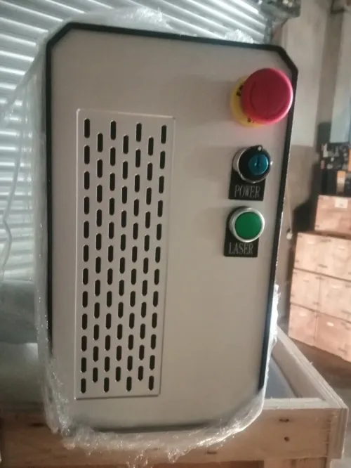  مكينة الطبع و تقطيع على الذهب و الفضة machine gravure laser 