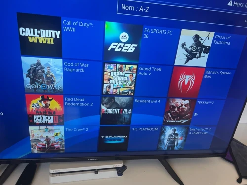 Ps4 slim 1tb flashé avec boite + 2 manettes originales