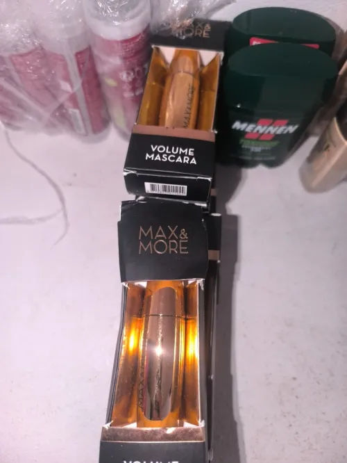 Lots de produits cosmétiques 