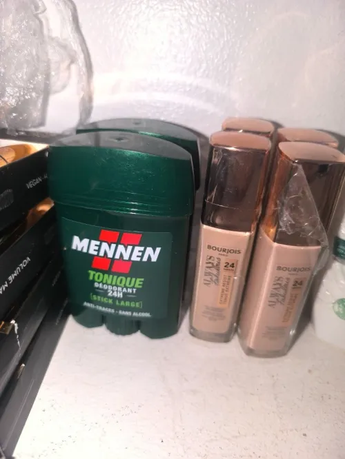 Lots de produits cosmétiques 
