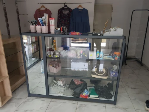 Liquidation Vitrines et présentoirs cosmétique/Tabac