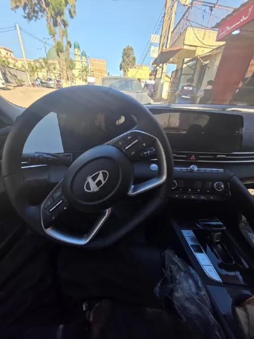 Hyundai Elantra 2025 F option