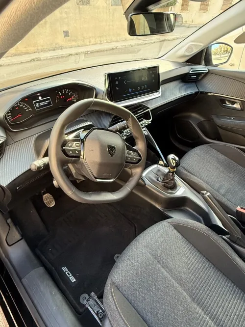 Peugeot 208 2025 E-Style