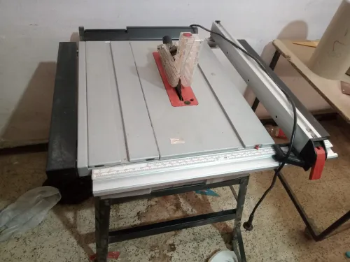 Lot Compresseur a air table menuiserie 