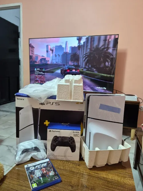Ps5 slim 1T utilisé 1 moi avec Fc 26 et 2 mante