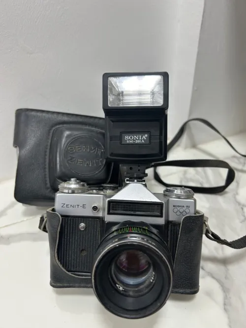 Deux appareil photo ZENIT E pour collection 