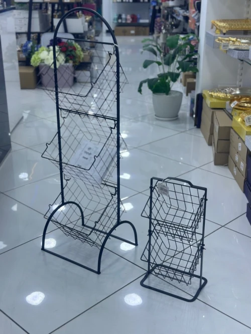 étagère en métal noir pour fruits et légumes