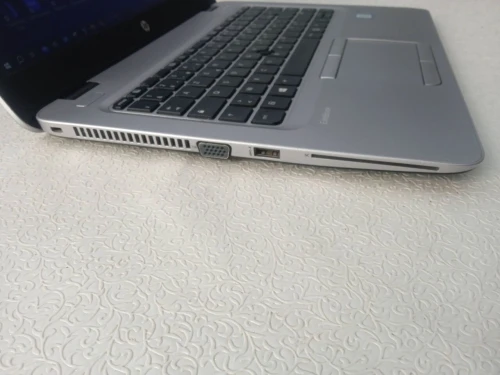 HP EliteBook 840 G3 i5-6300U / 8GB RAM / 512GB SSD / 14 pouce