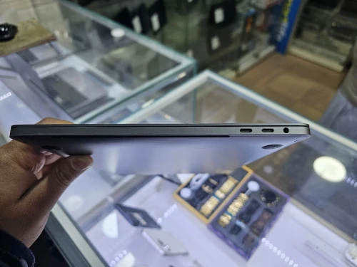 VENDU- Macbook Pro i5-2020 (13,3 inch , 2020) Touchbar 16G/1T