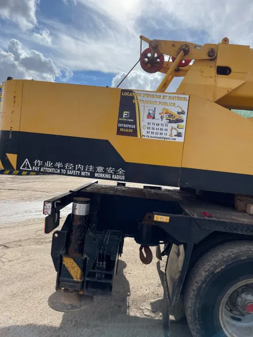 GRUE MOBILE MOYEN ET GRAND TONNAGE A ORAN ,MINI PELLE,COMPACTEUR MANUELLE,CLARK,BOB CAT,POCLAIN ORAN