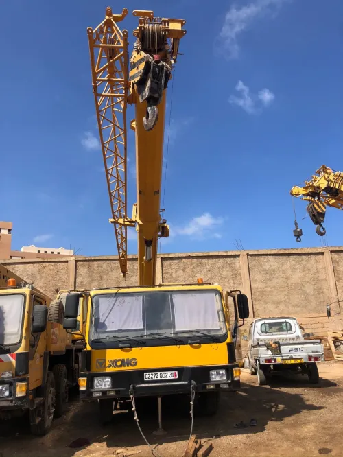 GRUE MOBILE MOYEN ET GRAND TONNAGE A ORAN ,MINI PELLE,COMPACTEUR MANUELLE,CLARK,BOB CAT,POCLAIN ORAN