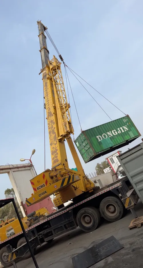 GRUE MOBILE MOYEN ET GRAND TONNAGE A ORAN ,MINI PELLE,COMPACTEUR MANUELLE,CLARK,BOB CAT,POCLAIN ORAN