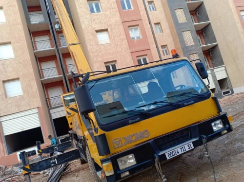 GRUE MOBILE MOYEN ET GRAND TONNAGE A ORAN ,MINI PELLE,COMPACTEUR MANUELLE,CLARK,BOB CAT,POCLAIN ORAN