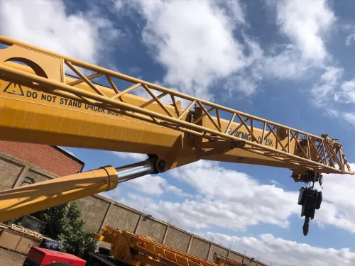 GRUE MOBILE MOYEN ET GRAND TONNAGE A ORAN ,MINI PELLE,COMPACTEUR MANUELLE,CLARK,BOB CAT,POCLAIN ORAN