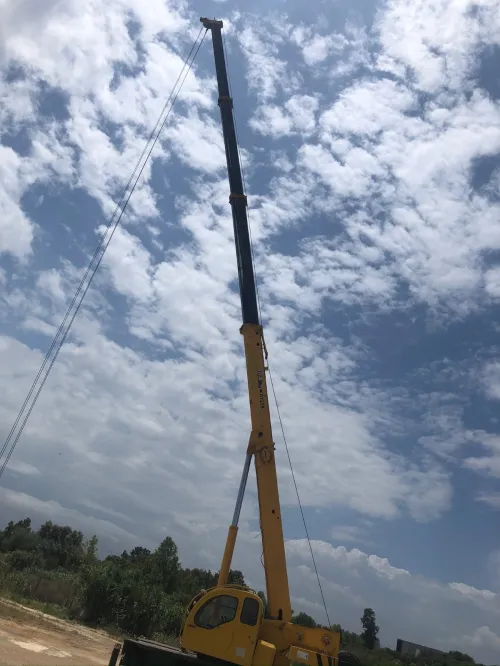 GRUE MOBILE MOYEN ET GRAND TONNAGE A ORAN ,MINI PELLE,COMPACTEUR MANUELLE,CLARK,BOB CAT,POCLAIN ORAN