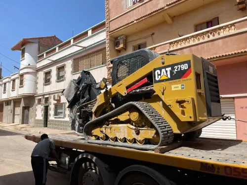 GRUE MOBILE MOYEN ET GRAND TONNAGE A ORAN ,MINI PELLE,COMPACTEUR MANUELLE,CLARK,BOB CAT,POCLAIN ORAN