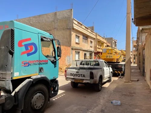 GRUE MOBILE MOYEN ET GRAND TONNAGE A ORAN ,MINI PELLE,COMPACTEUR MANUELLE,CLARK,BOB CAT,POCLAIN ORAN