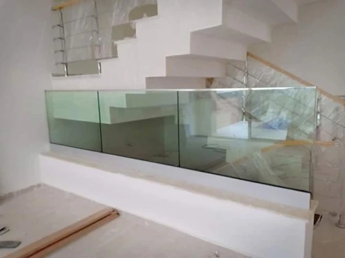 Balcons à panneaux en verre / en acier inox