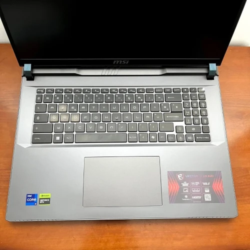 Laptop MSI VECTOR 17HX I9-14900HX / RTX4080 / 32Go DDR5 / 17" QHD+ 240Hz