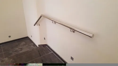 RAMPES D'ESCALIER EN INOX ET VERRE 