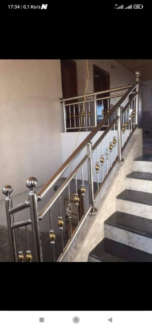 RAMPES D'ESCALIER EN INOX ET VERRE 
