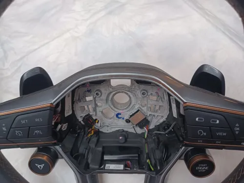 Volant Cupra et visière rétroviseur latéral