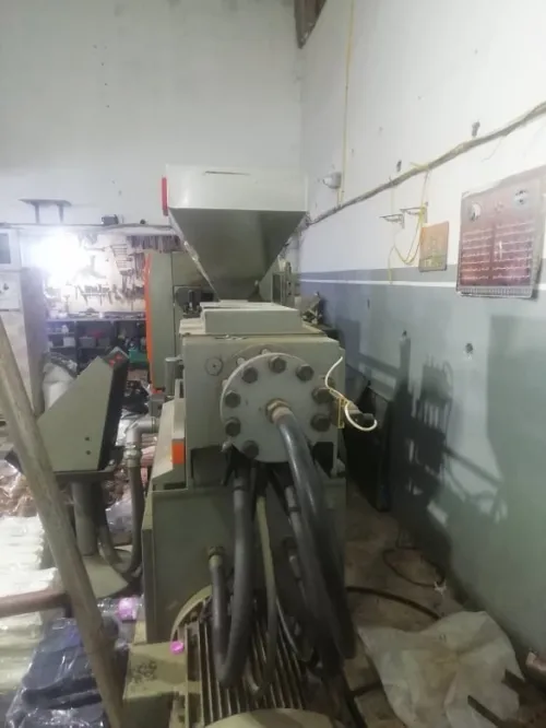 deux press injection sandretto serie sette 95ton/60ton