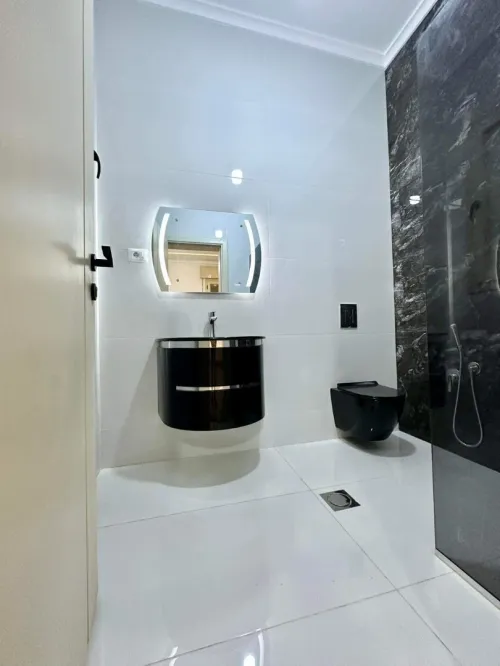 Un maçon qualifié spécialisé en douche et sanitaire