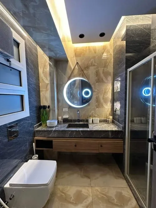 Un maçon qualifié spécialisé en douche et sanitaire