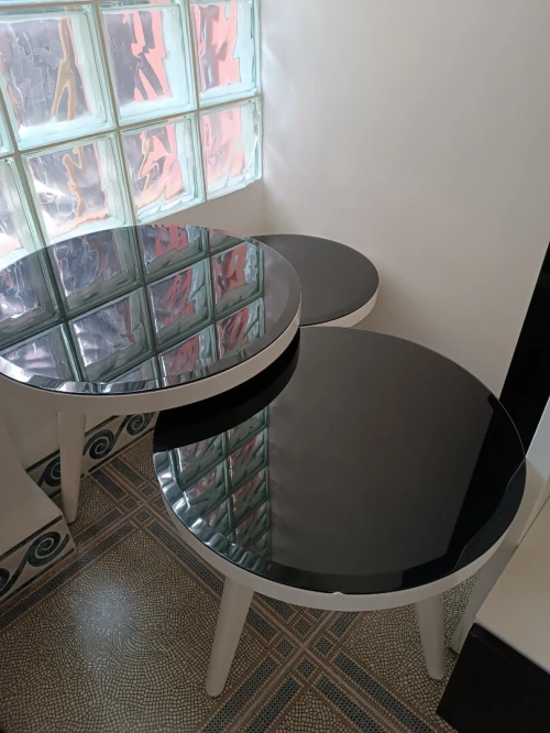 Tables gigognes