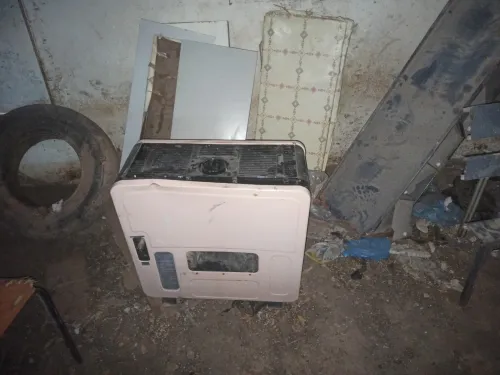 Lot affaire طاولات - كراسي - معدات طبية - ...