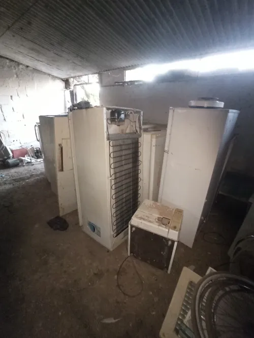 Lot affaire طاولات - كراسي - معدات طبية - ...
